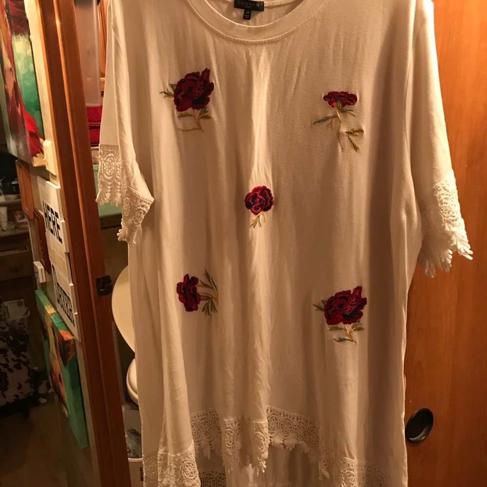 White blouse, flower embroidery. Lace accents.